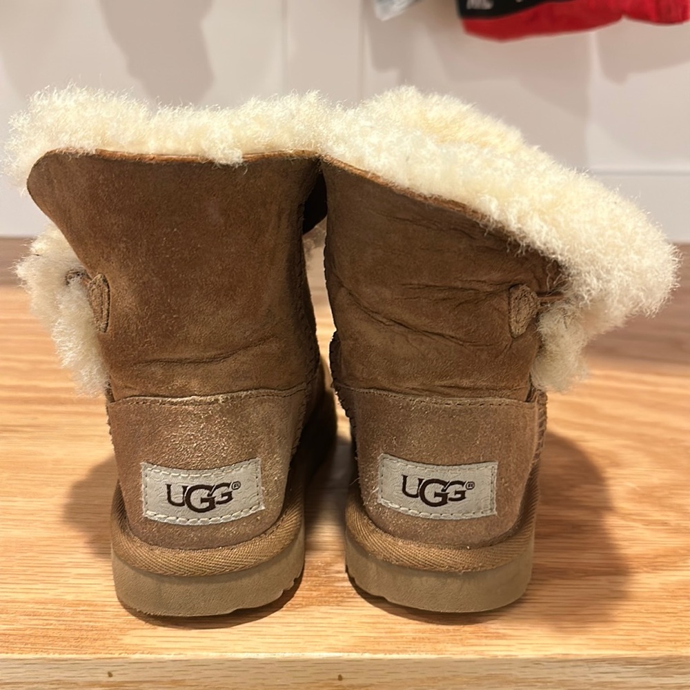 Girls Chestnut Uggs